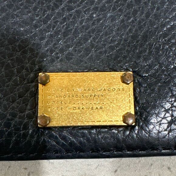 Marc by Marc Jacobs Black Pebbled Leather ID Card Holder Case Gold Logo Luxury - Picture 3 of 8